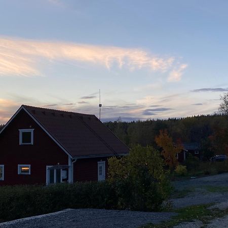Stuga med sjöutsikt, stor altan, trygg bekvämt modernt Skinnskatteberg Exteriör bild