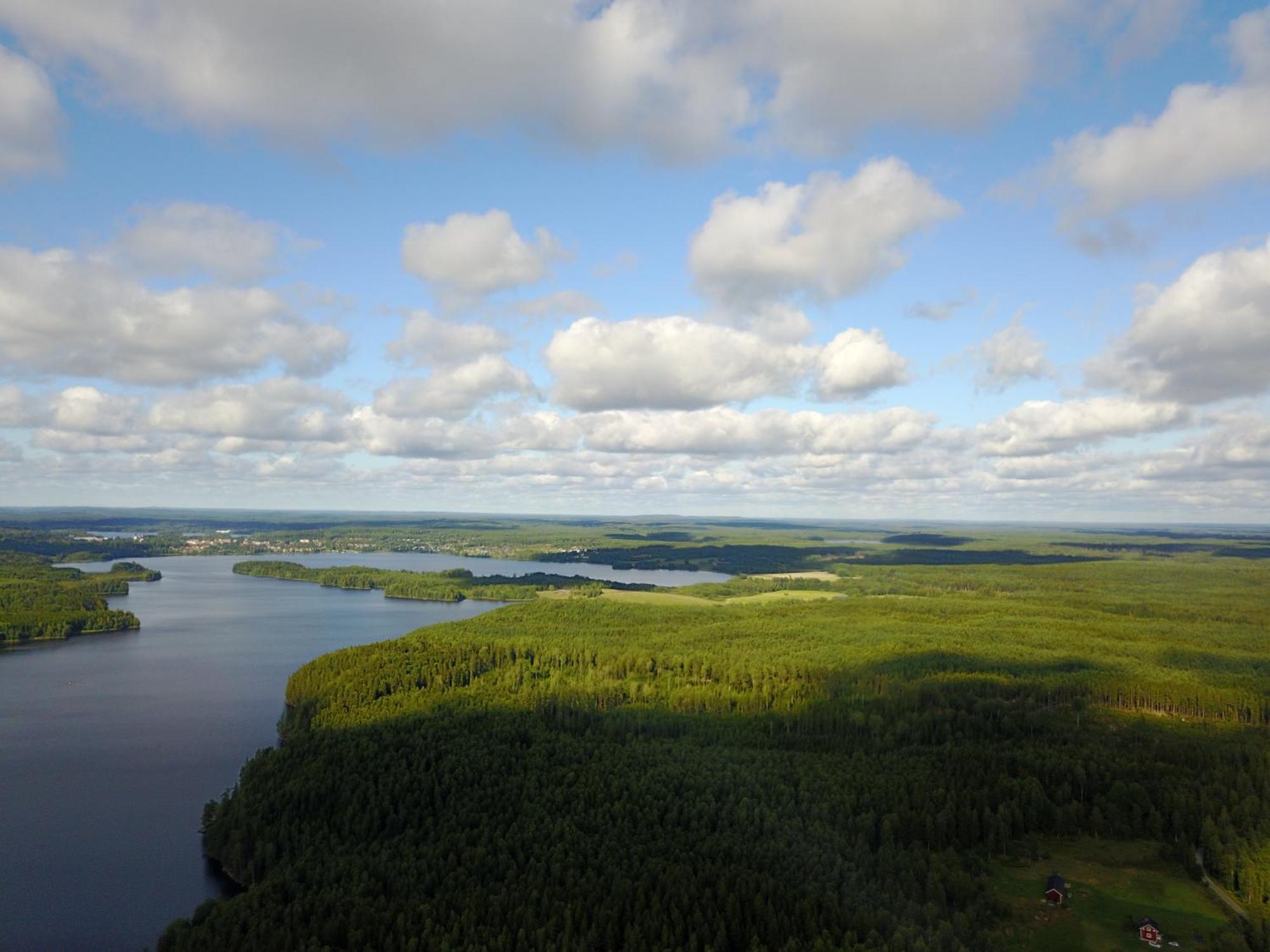 Stuga med sjöutsikt, stor altan, trygg bekvämt modernt Skinnskatteberg Exteriör bild