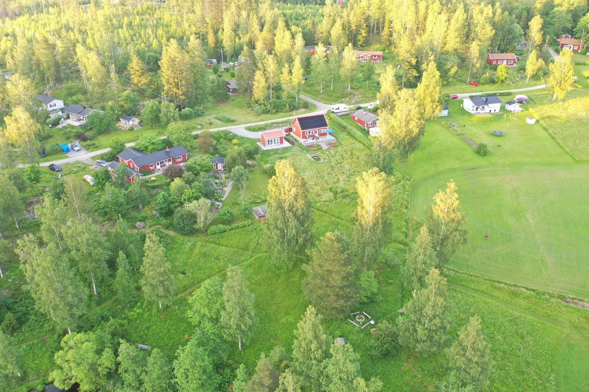 Stuga med sjöutsikt, stor altan, trygg bekvämt modernt Skinnskatteberg Exteriör bild