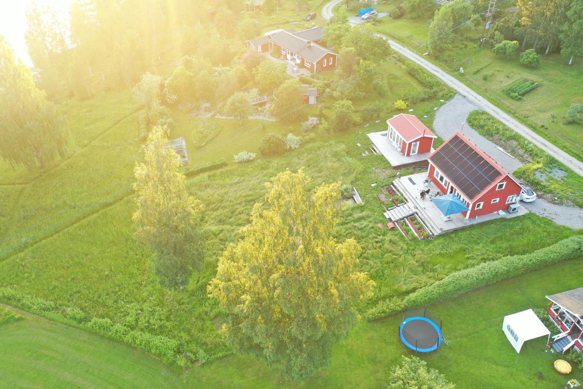 Stuga med sjöutsikt, stor altan, trygg bekvämt modernt Skinnskatteberg Exteriör bild