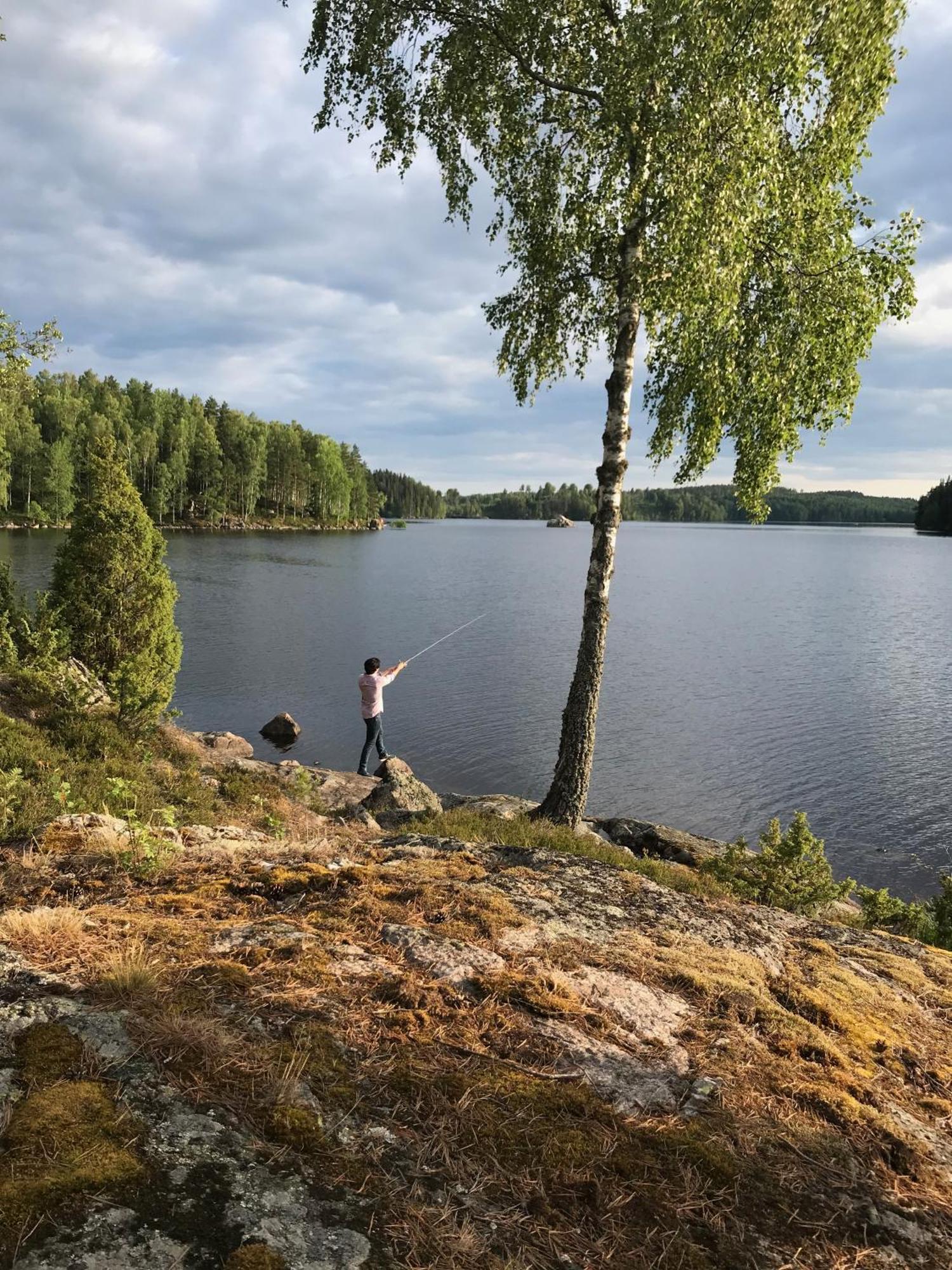 Stuga med sjöutsikt, stor altan, trygg bekvämt modernt Skinnskatteberg Exteriör bild