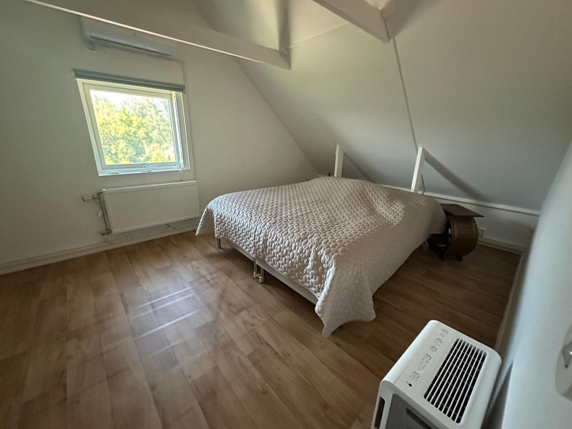 Stuga med sjöutsikt, stor altan, trygg bekvämt modernt Skinnskatteberg Exteriör bild
