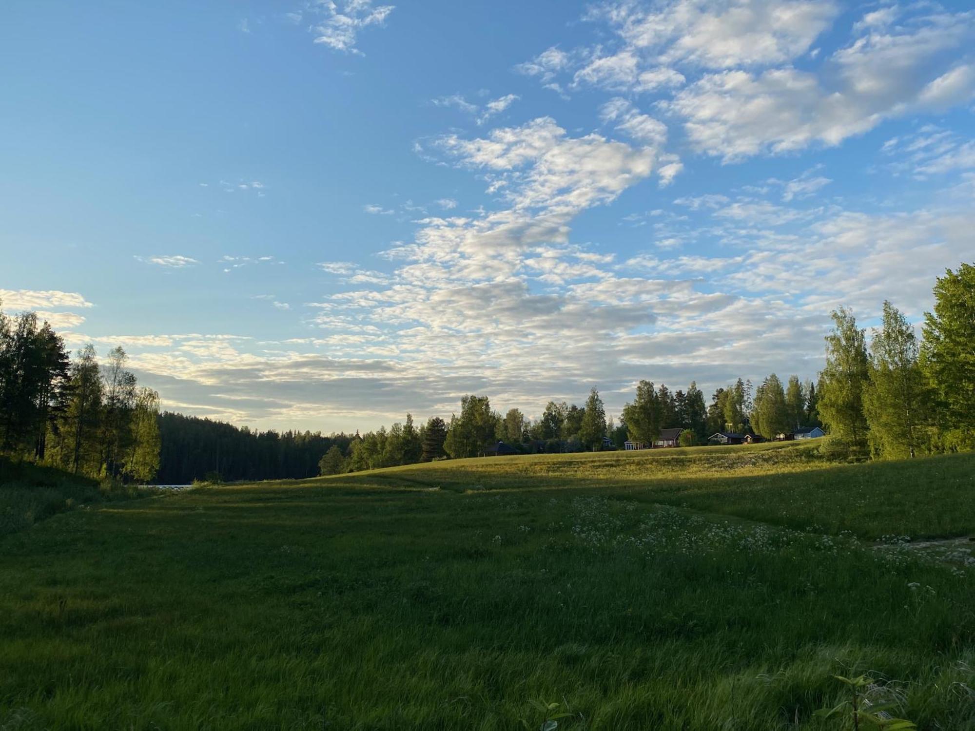 Stuga med sjöutsikt, stor altan, trygg bekvämt modernt Skinnskatteberg Exteriör bild