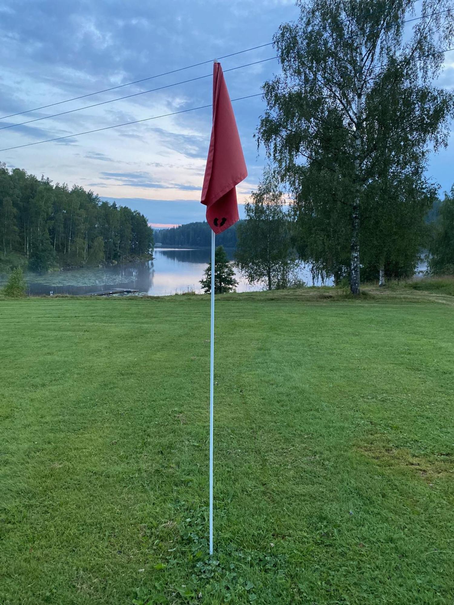 Stuga med sjöutsikt, stor altan, trygg bekvämt modernt Skinnskatteberg Exteriör bild