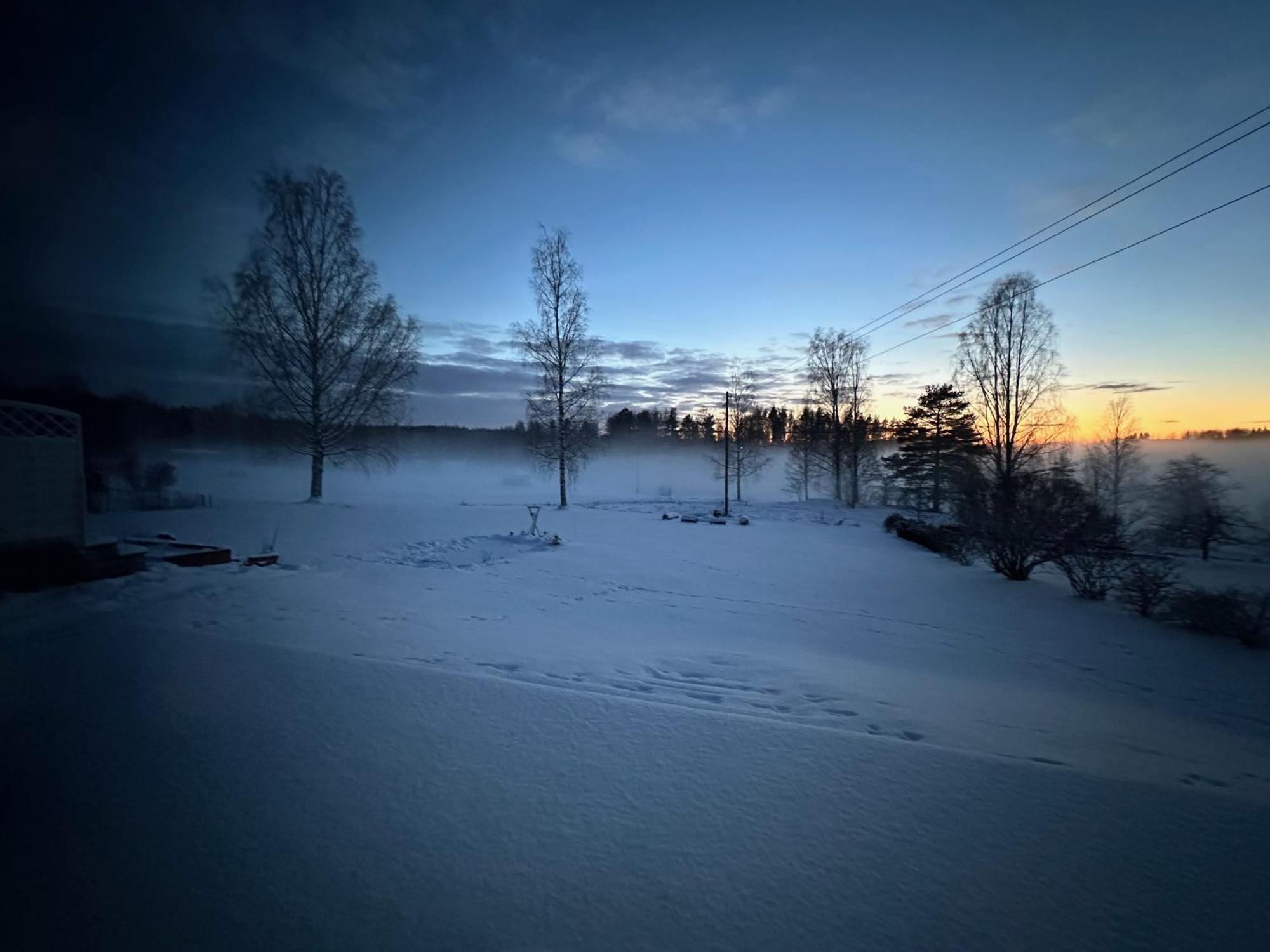 Stuga med sjöutsikt, stor altan, trygg bekvämt modernt Skinnskatteberg Exteriör bild