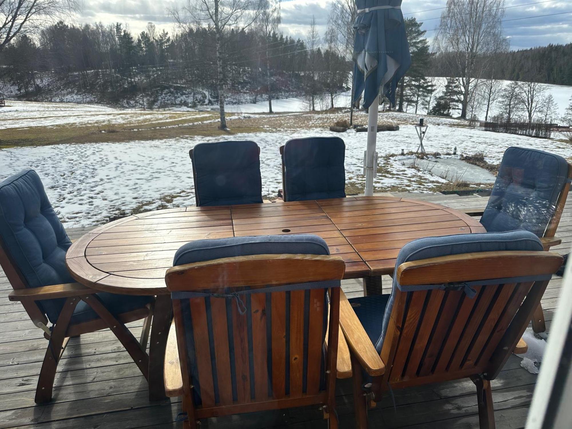 Stuga med sjöutsikt, stor altan, trygg bekvämt modernt Skinnskatteberg Exteriör bild