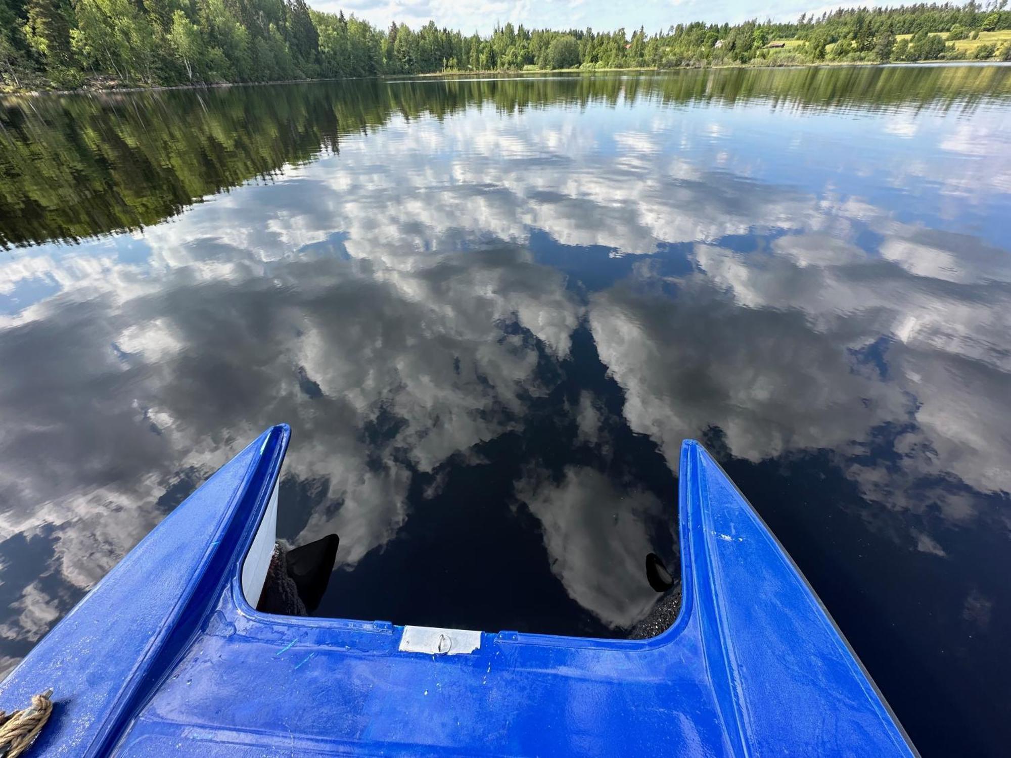 Stuga med sjöutsikt, stor altan, trygg bekvämt modernt Skinnskatteberg Exteriör bild