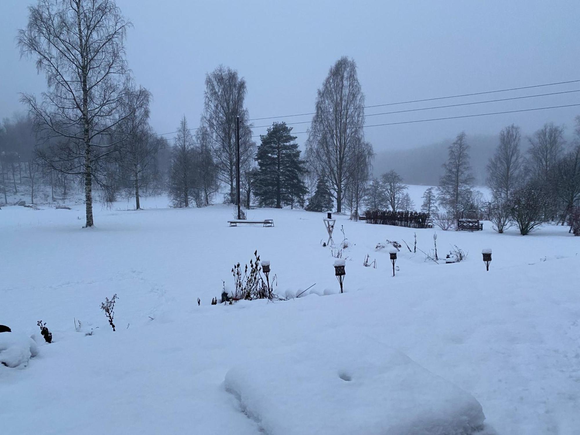 Stuga med sjöutsikt, stor altan, trygg bekvämt modernt Skinnskatteberg Exteriör bild