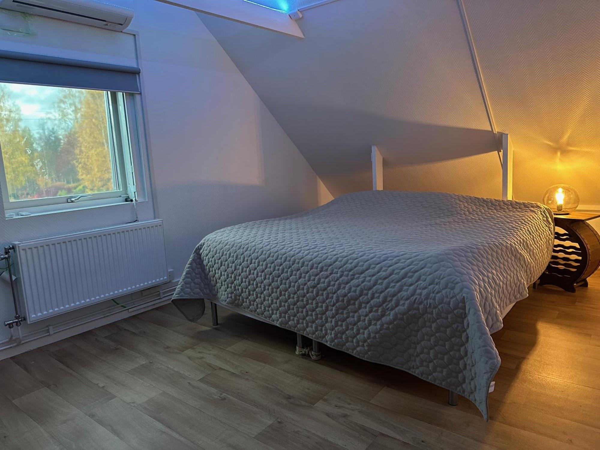 Stuga med sjöutsikt, stor altan, trygg bekvämt modernt Skinnskatteberg Exteriör bild
