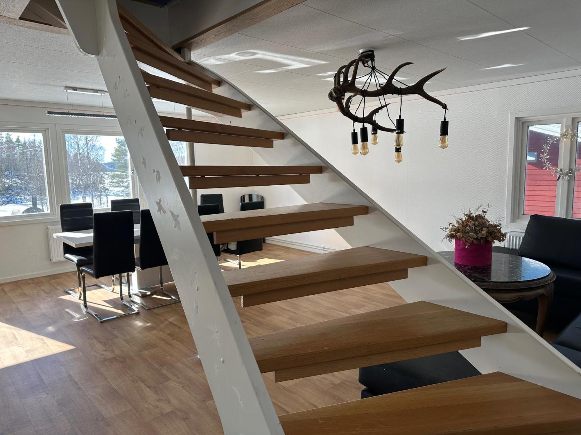 Stuga med sjöutsikt, stor altan, trygg bekvämt modernt Skinnskatteberg Exteriör bild