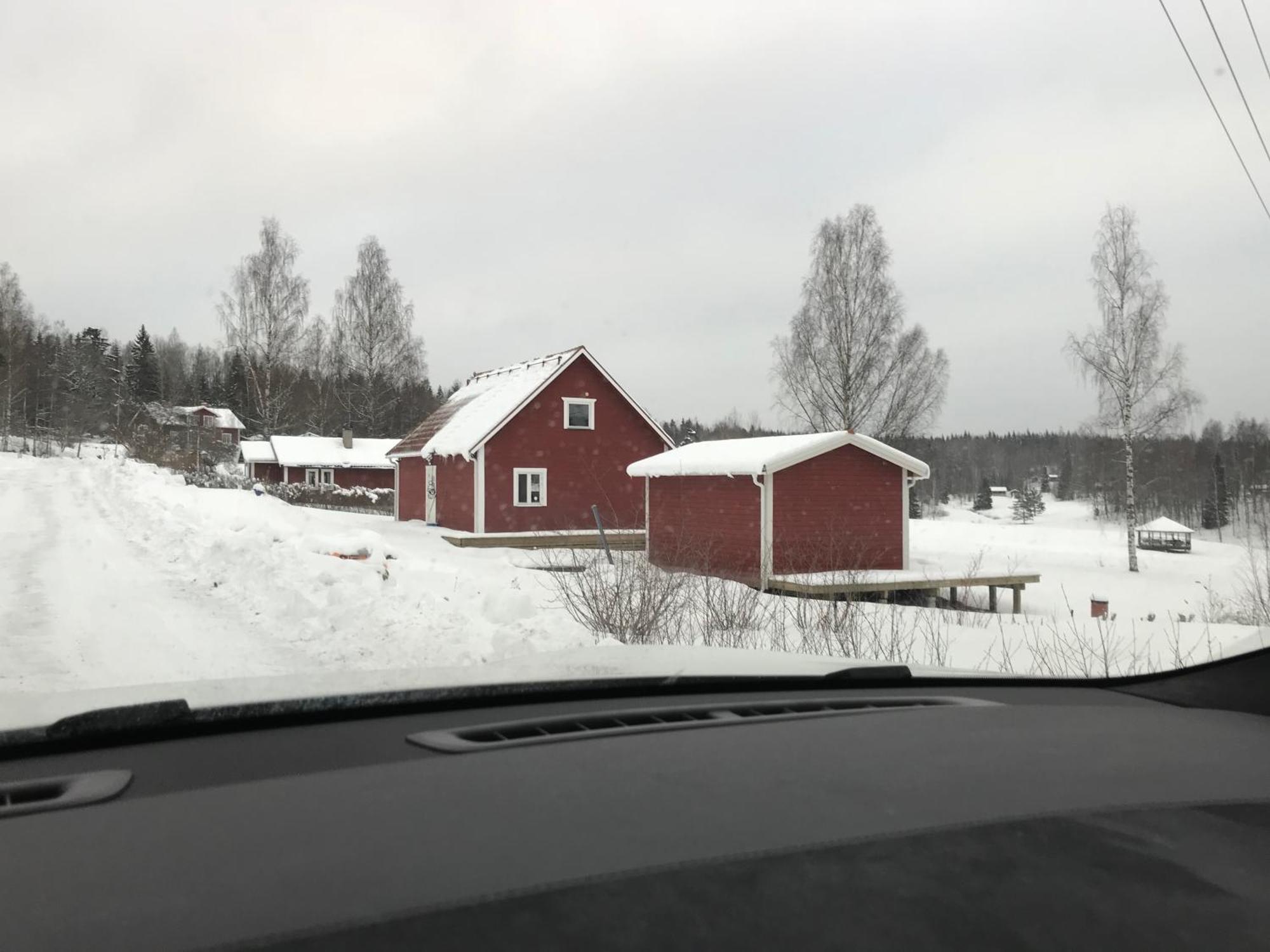 Stuga med sjöutsikt, stor altan, trygg bekvämt modernt Skinnskatteberg Exteriör bild