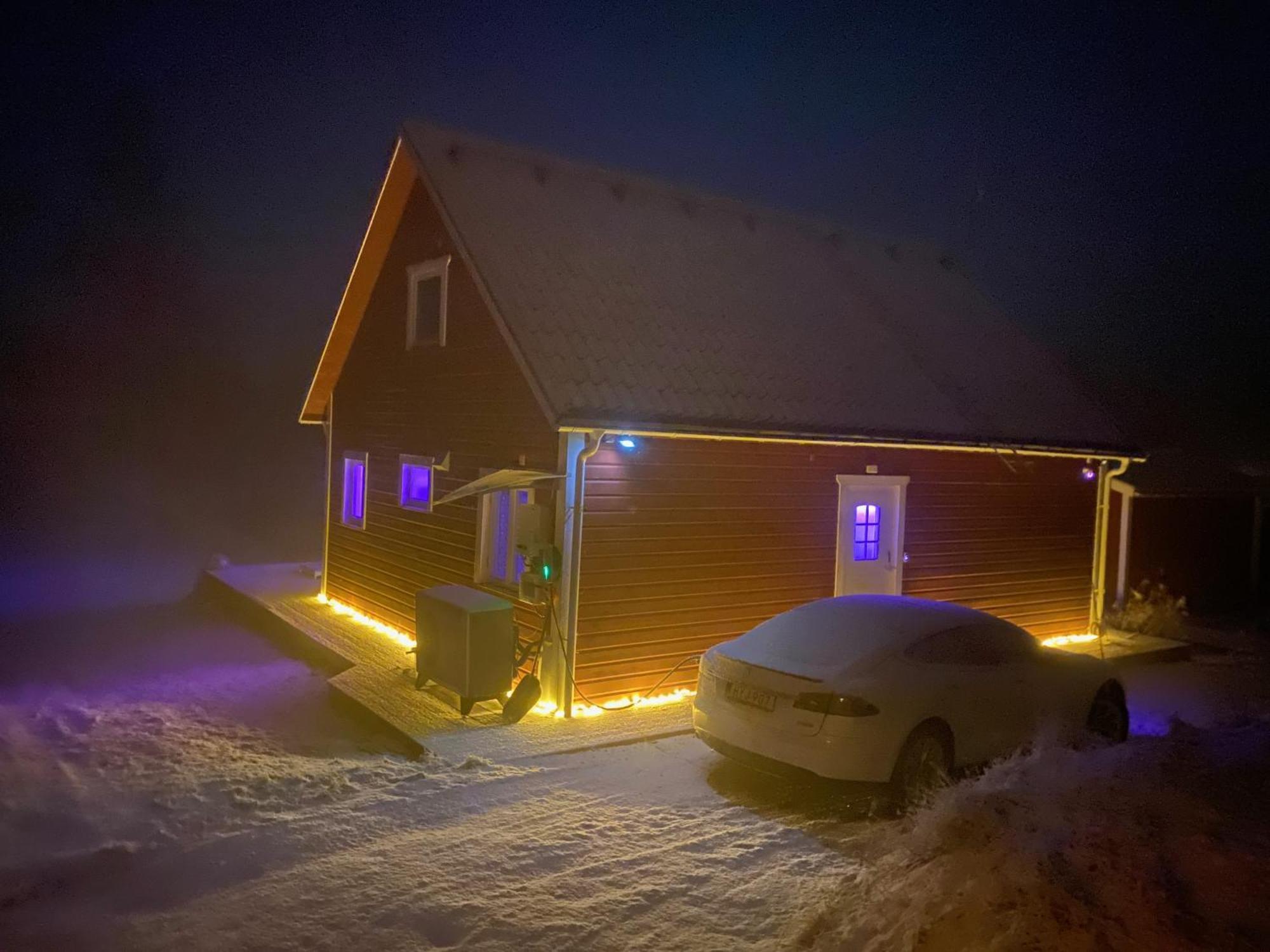 Stuga med sjöutsikt, stor altan, trygg bekvämt modernt Skinnskatteberg Exteriör bild